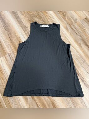 Fighting Eel tank top size small